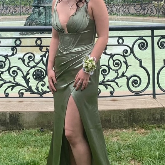 Prom Dress - Picture 2 of 6